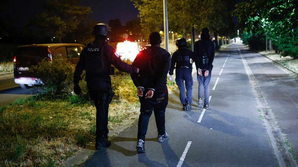 Francuska: Novi nemiri širom zemlje zbog ubistva tinejdžera, više od 150 privedenih, automobili i policijske stanice u plamenu 3 francuska, neredi