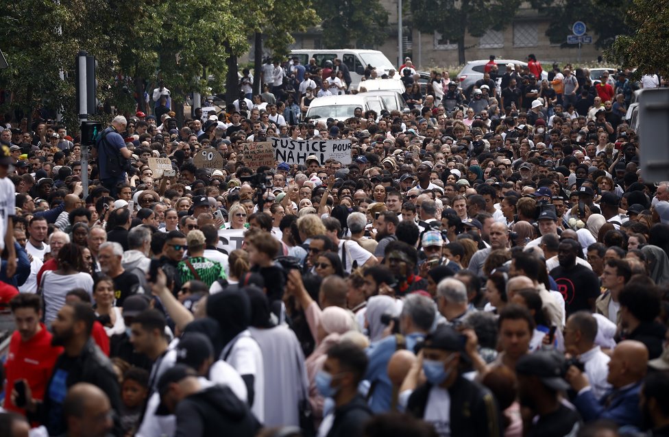 Francuska: Neredi i pljačke, više od 800 privedenih, policajac se izvinio za ubistvo tinejdžera, vlasti najavljuju ograničavanje sadržaja na internetu 6 Protesti, Francuska
