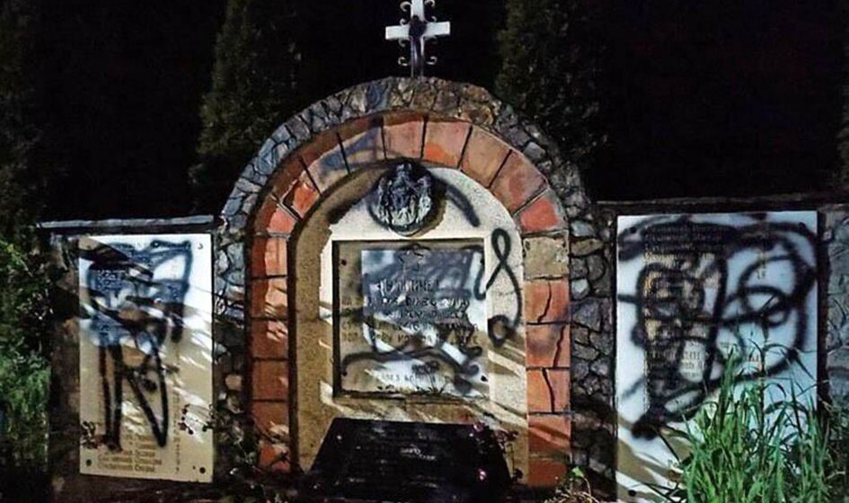 Jevtić: Oskrnavljen spomenik žrtvama fašizma na putu Štrpce - Brezovica 1