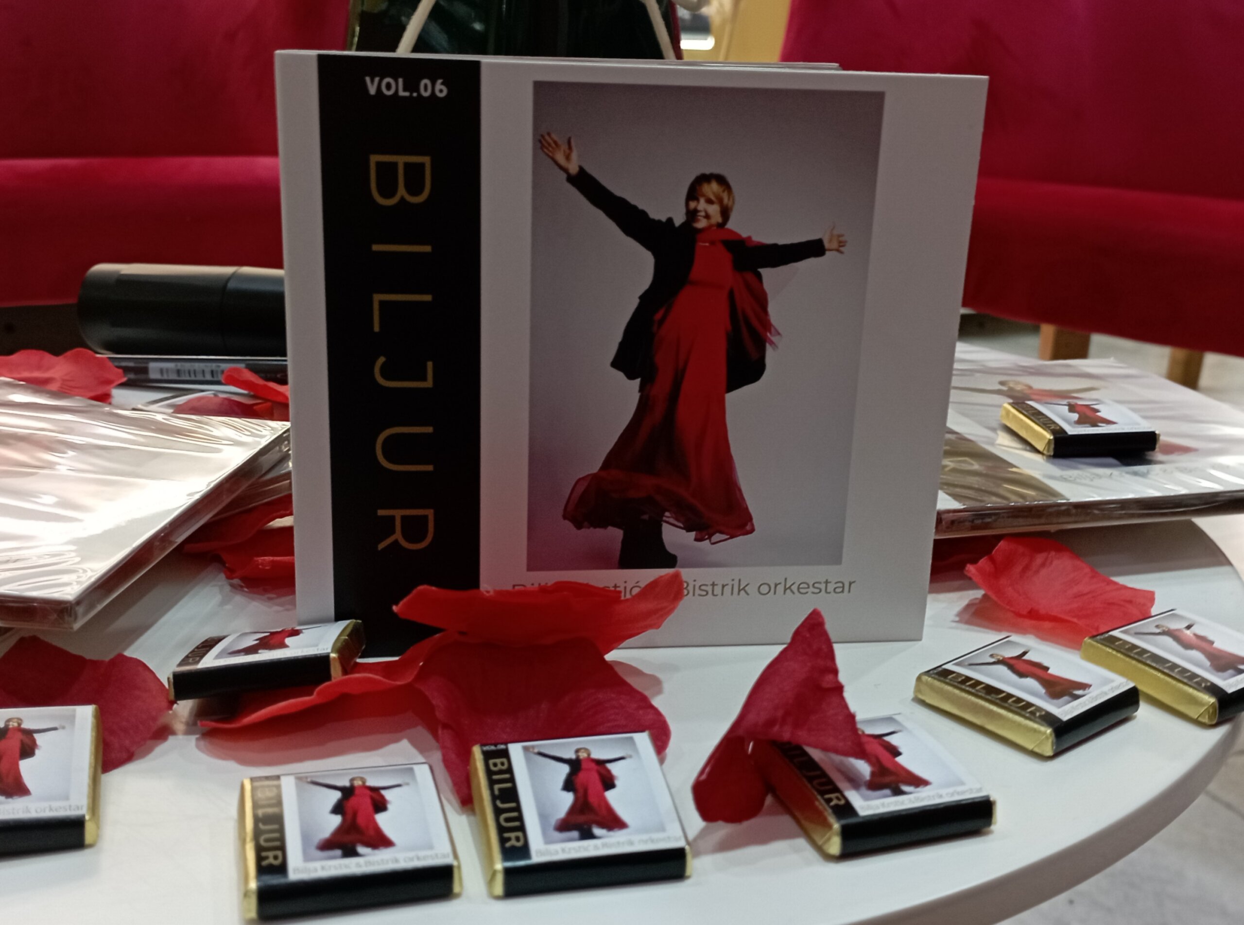 Dragoceno je pevati o ženskim iskustvima u vremenu kada su one ugrožene: Peca Popović o albumu „Biljur” 2 Dragoceno je pevati o ženskim iskustvima u vremenu kada su one ugrožene: Peca Popović o albumu „Biljur” 2