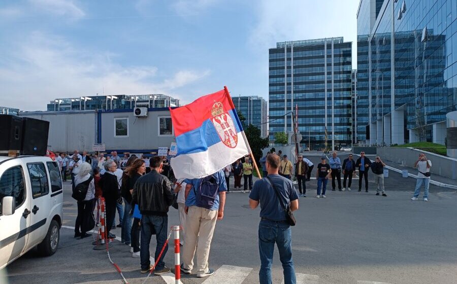 „Narodni štab“ se razišao posle više od tri sata držanja govora ispred ulaza N1 1