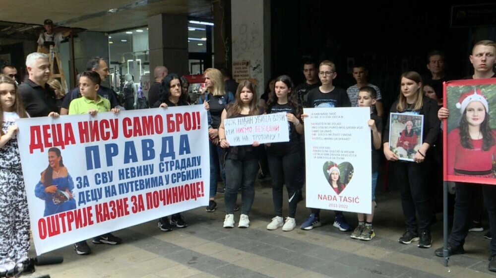 Održan protest Udruženja roditelja dece stradale u saobraćaju 1 Održan protest Udruženja roditelja dece stradale u saobraćaju 1
