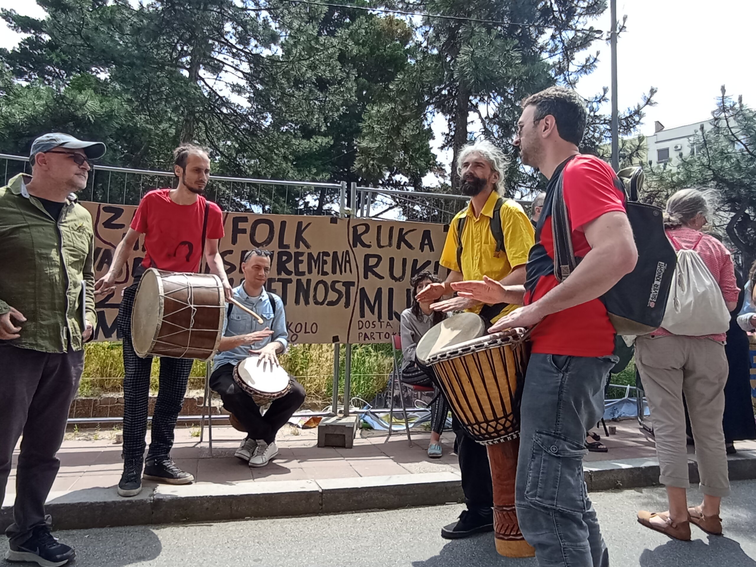 "Maja Gojković ministarka nepotizma i nekulture": Održan protest kulturnih radnika ispred resornog Ministarstva (FOTO) 6