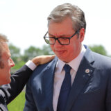 Vučić se sastao sa Makronom 12