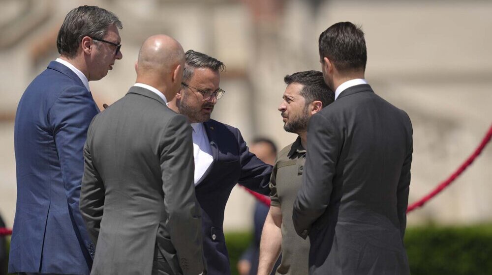 Pojavio se snimak susreta Vučića i Zelenskog: O čemu li razgovaraju? (VIDEO) 1