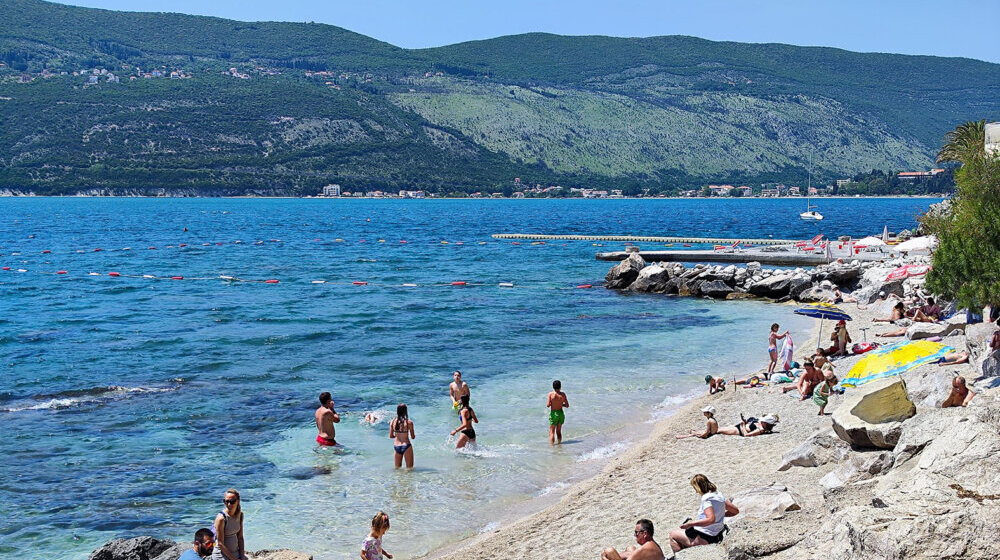 „Bolesno topla voda u zalivu, kao u bazenu”: Rekordno visoka temperatura Jadrana u Herceg Novom 1