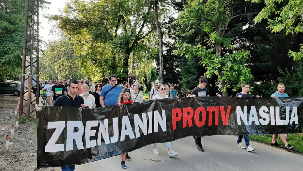 Prelević na protestu "Zrenjanin protiv nasilja": Niko puzeći nije došao do demokratije, pa neće ni Srbi 3