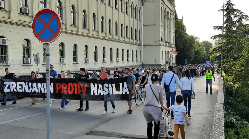 Prelević na protestu "Zrenjanin protiv nasilja": Niko puzeći nije došao do demokratije, pa neće ni Srbi 13