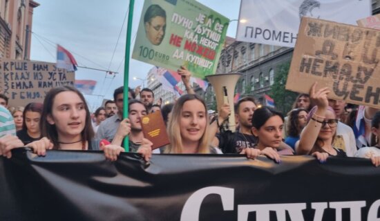 "Izađite napolje": Kako su regionalni mediji izveštavali o šestom protestu "Srbija protiv nasilja" 7