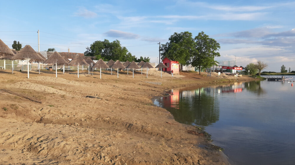 Na zrenjaninskom jezeru Peskara kao da nije kupališna sezona 1