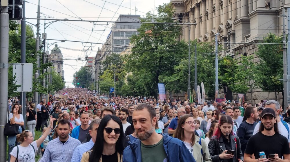 "Spoljna podrška važna, ali je držanje Zapada krajnje licemerno": Zoran Stojiljković o tome šta građani mogu da "izvuku" iz protesta 1