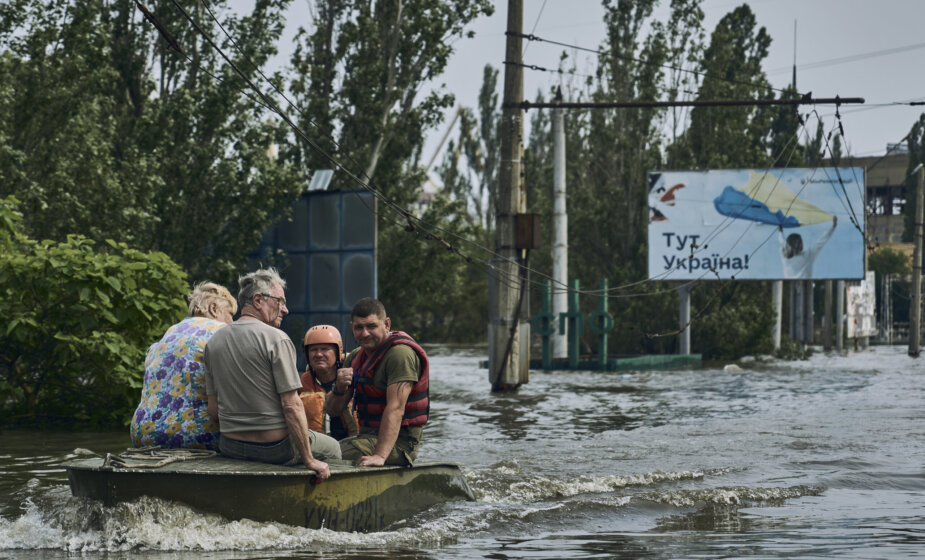 Evakuisano gotovo 5.900 ljudi iz zona poplavljenih posle razaranja brane u Ukrajini 1