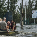 Evakuisano gotovo 5.900 ljudi iz zona poplavljenih posle razaranja brane u Ukrajini 13
