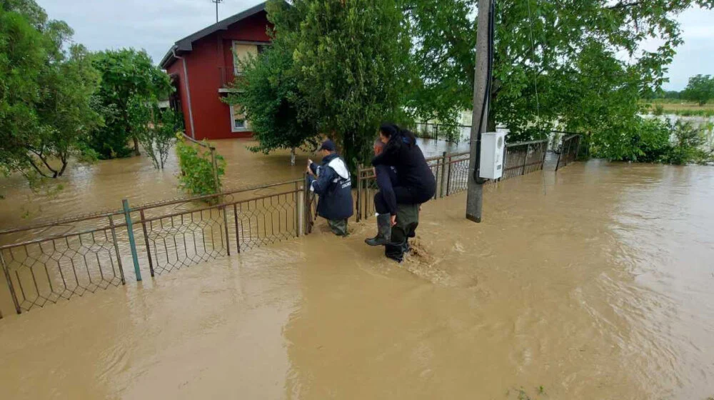 Jugu Srbije prete poplave, bujični potoci u Svrljigu 8