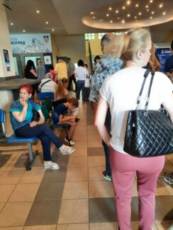 "Jedan šalter za sve, a sistem pada": Na besplatne kartice za bazene Beograđani čekaju i po tri sata (FOTO) 5