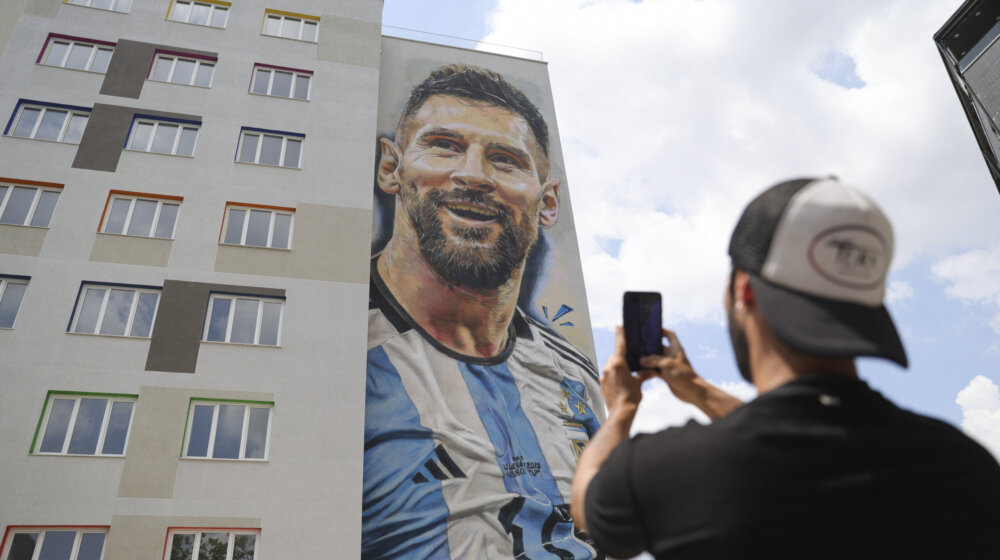 Mesijev mural u centru Tirane obradovao Albance 1