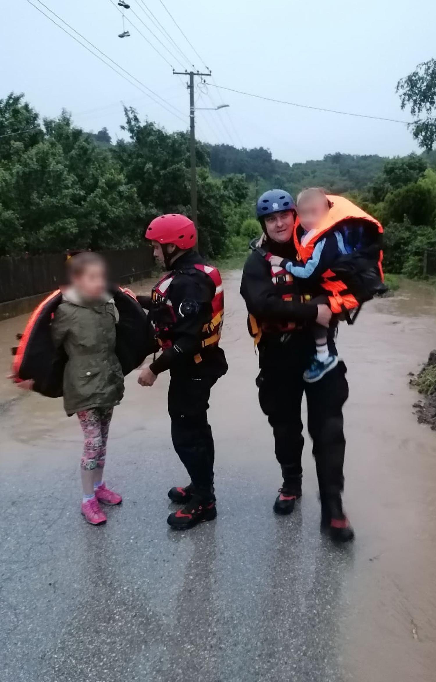 MUP: Zbog poplava na teritoriji Čačka, Kruševca i Jagodine evakuisano šest osoba, od kojih dvoje dece 3