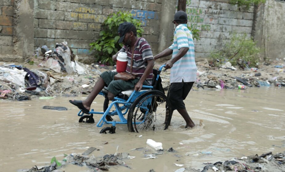 (FOTO) Više od 40 žrtava poplava na Haitiju 1