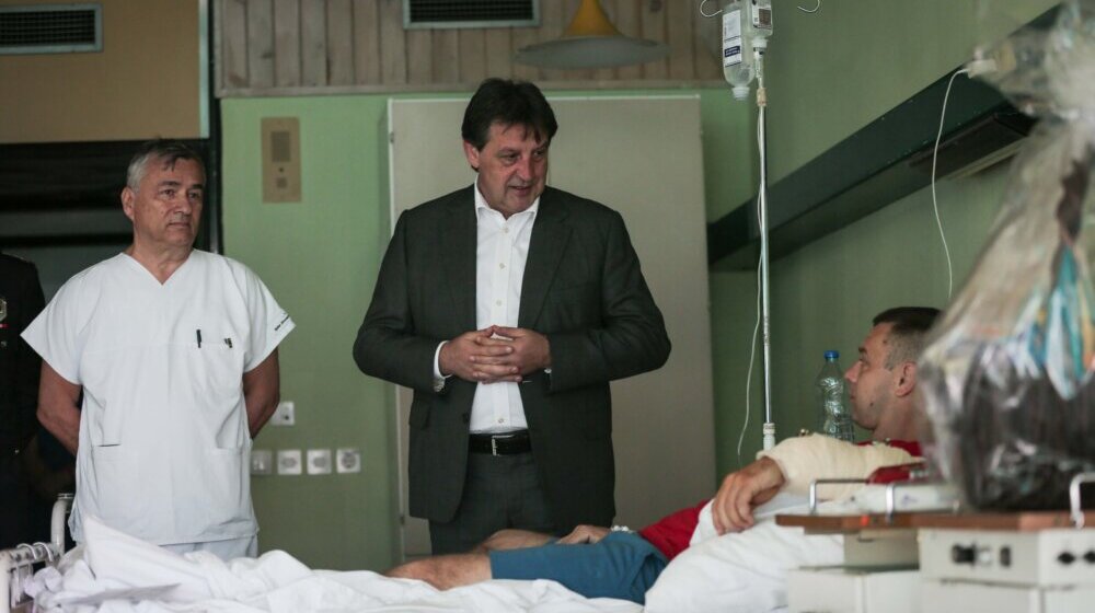 Gašić posetio pripadnika Žandarmerije ranjenog u pucnjavi u Somboru 1