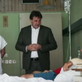 Gašić posetio pripadnika Žandarmerije ranjenog u pucnjavi u Somboru 4
