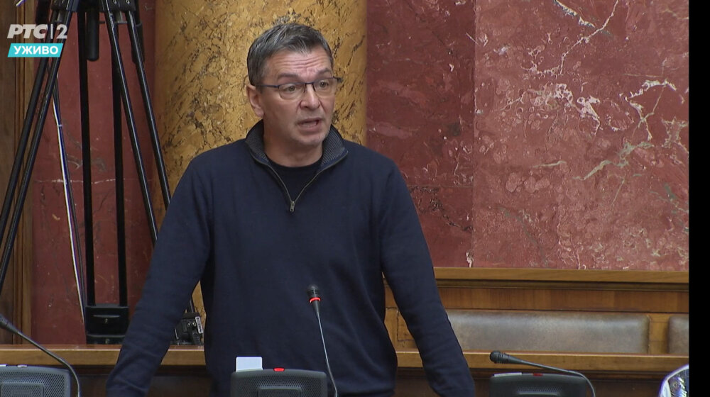 Aleksandar Jovanović Ćuta o "slučaju Vulin": On sa kumom Nikolom Petrovićem slavi dan zavisnosti od jovanjičkog paradajza 1