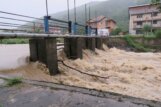 Vanredna situacija u 51 opštini i gradu u Srbiji: Izlile se Lepenica i Bjelica, oštećen most na Ibarskoj magistrali kod Kraljeva (VIDEO) 6