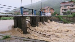 Vanredna situacija u 51 opštini i gradu u Srbiji: Izlile se Lepenica i Bjelica, oštećen most na Ibarskoj magistrali kod Kraljeva (VIDEO) 6
