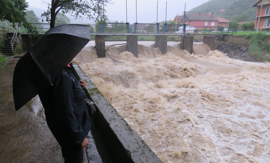Zbog poplava vanredna situacija u 52 lokalne samouprave u Srbiji, evakuisano 295 ljudi 1