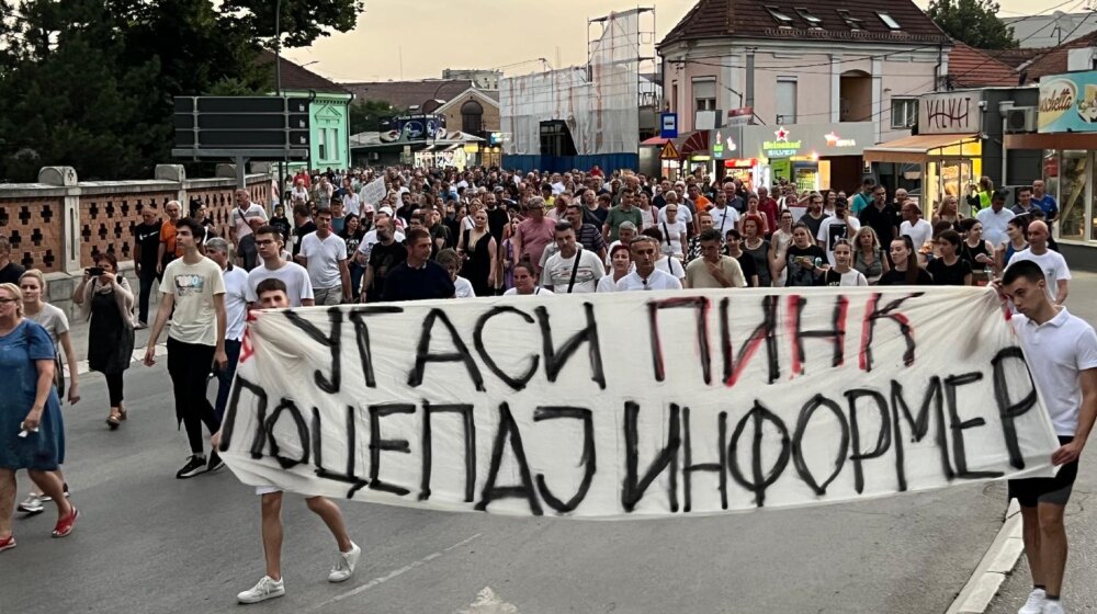 Više od hiljadu građana na protestu protiv nasilja u Čačku 1