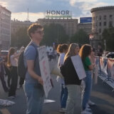 Studenti izviždali Martinovića ispred Skupštine (VIDEO) 9