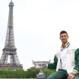 Ponosan sam što sam ispisao istoriju tenisa: Novak Đoković pozirao sa trofejem pobednika Rolan Garosa kod Ajfelovog tornja 8