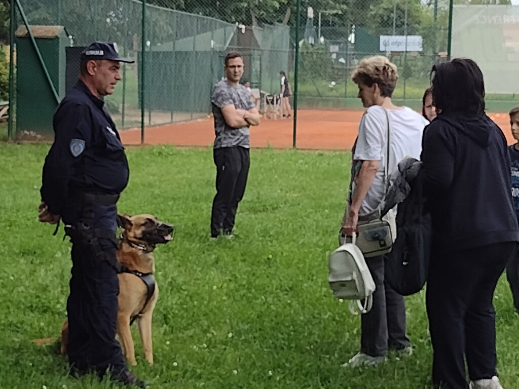 Deca, ptice i „marice”: Dan policije obeležen u kragujevačkom Velikom parku (FOTO) 3
