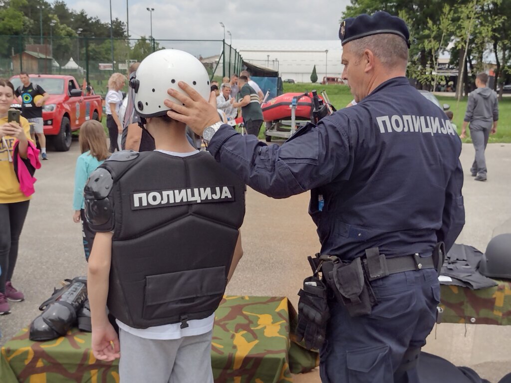 Deca, ptice i „marice”: Dan policije obeležen u kragujevačkom Velikom parku (FOTO) 10