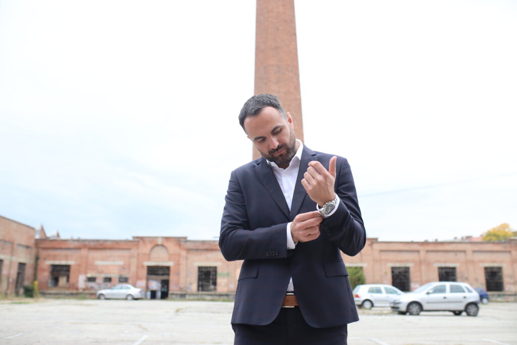 Samo da i njega ne sruše: Reakcije Kragujevčana na gradonačelnikovu najavu rekonstrukcije dimnjaka u Kneževom arsenalu 4