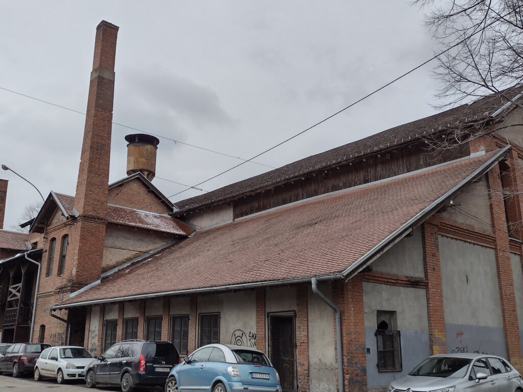 Samo da i njega ne sruše: Reakcije Kragujevčana na gradonačelnikovu najavu rekonstrukcije dimnjaka u Kneževom arsenalu 12