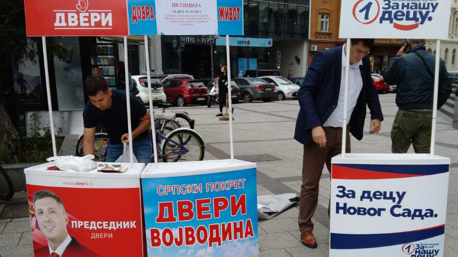 Dveri se žale da im SNS svakodnevno ometa kampanju u Novom Sadu 1