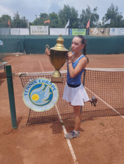 Ena Ilic drzavna prvakinja tenis Kragujevac 06 Za dva meseca napredovala na rang listi više od 600 mesta: Teniserka Ena Ilić iz Kragujevca državna prvakinja u uzrastu do 14 godina 6