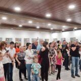 U toku izložba radova polaznika zrenjaninske škole slikanja 13