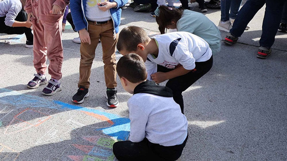 Danas i zvanično kraj škole za osnovce i srednjoškolce 1