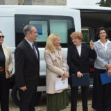 Na svečanosti u Užicu, predstavnici Vlade Srbije i EU predali vozila za transfuziološke službe u zemlji 1