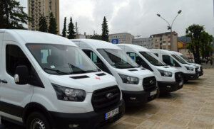 Na svečanosti u Užicu, predstavnici Vlade Srbije i EU predali vozila za transfuziološke službe u zemlji 2