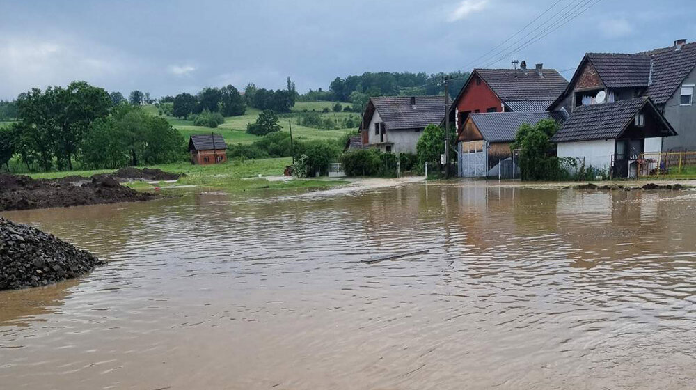 U delu Kosjerića, zbog poplava, proglašena vanredna situacija: Voda iz gradskog vodovoda nije za piće (FOTO/VIDEO) 1