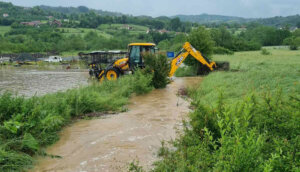 U delu Kosjerića, zbog poplava, proglašena vanredna situacija: Voda iz gradskog vodovoda nije za piće (FOTO/VIDEO) 2