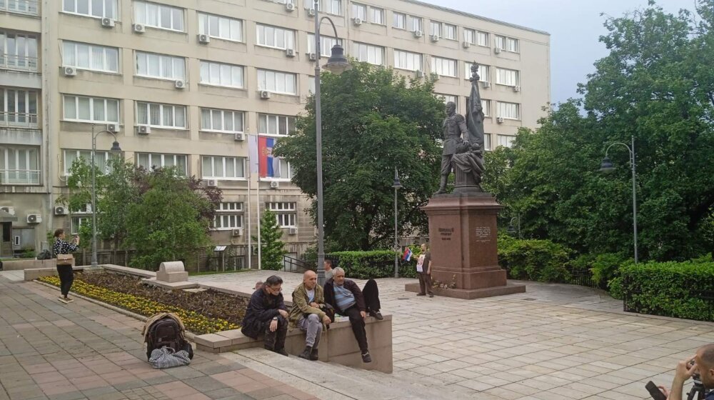 Sve nam ravno do Kosova: Kako je odbrana KiM spala na tri i po desničara 1