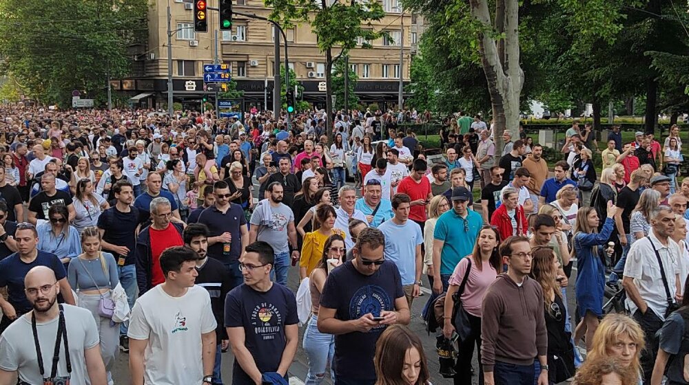 Završen peti protest Srbija protiv nasilja: Desetine hiljada građana bilo je oko Predsedništva, zakazan novi za sledeću nedelju (FOTO, VIDEO) 1