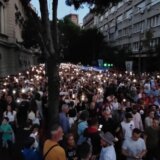 Centar Beograda osvetljen baterijama sa mobilnih telefona na protestu Srbija protiv nasilja 6