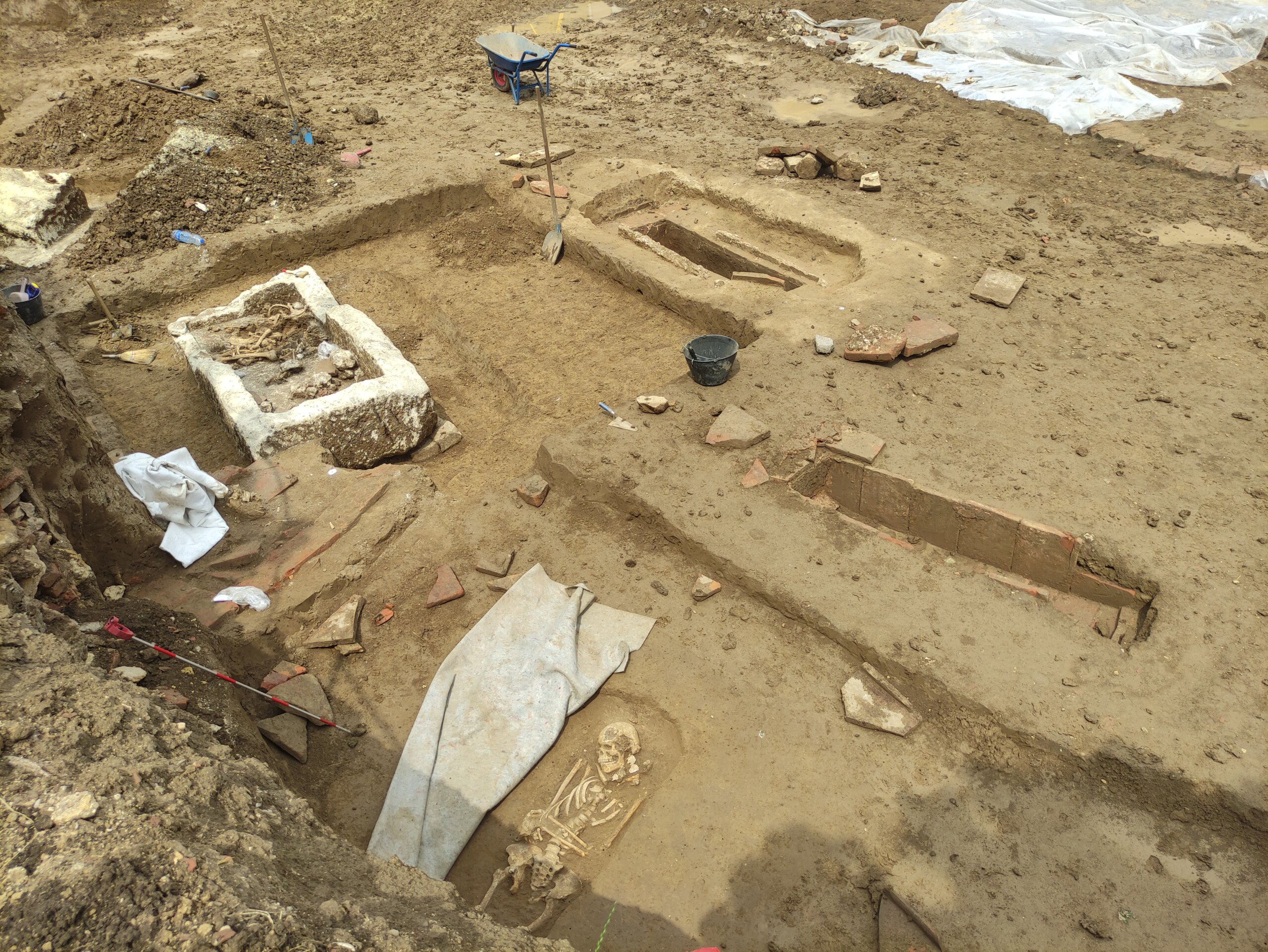 (FOTO) Šta je sve pronađeno u iskopinama kod Doma Narodne skupštine, na lokaciji gde se gradi nova garaža? 3
