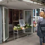 Četrdeset dana od tragedije u "Ribnikaru": Građani u tišini odaju počast paljenjem sveća (FOTO) 11