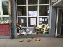 Četrdeset dana od tragedije u "Ribnikaru": Građani u tišini odaju počast paljenjem sveća (FOTO) 8