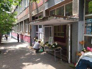 Četrdeset dana od tragedije u "Ribnikaru": Građani u tišini odaju počast paljenjem sveća (FOTO) 9